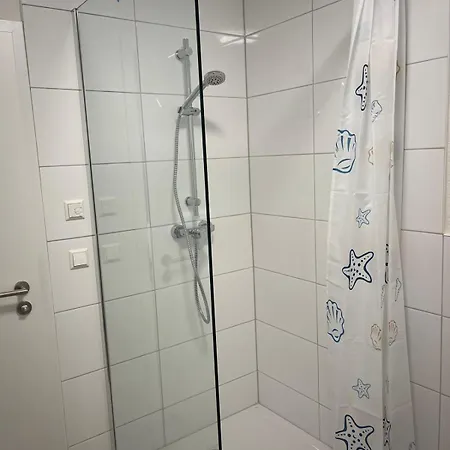 Sehr Schoene Und Modernisierte Mit Moderne Wohnraumlueftung Appartement *